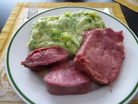 Vařený uzený hovězí jazyk a brokolicovo-bramborové pyré