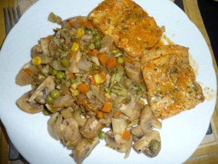 Steak z tresky a žampionová směs se zeleninou